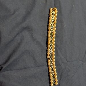 Elegant Pearl and Green Beaded Bracelet